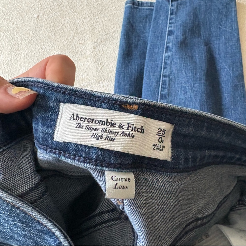 Abercrombie & Fitch Women's Light Blue Skinny Jeans